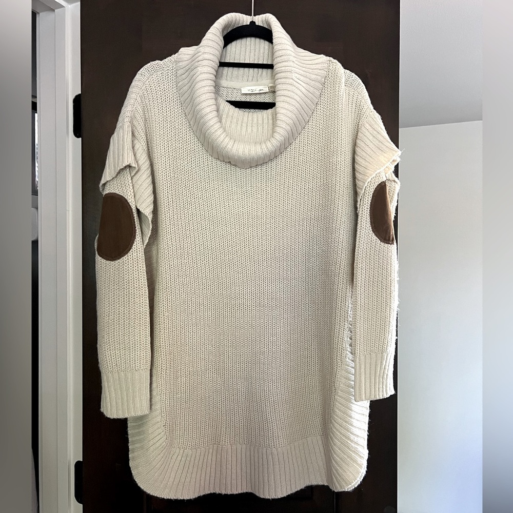 Jarryd Elbow Patch Poncho in off white